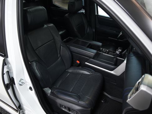 Used 2024 Toyota Tundra Platinum AWD/4WD image 19