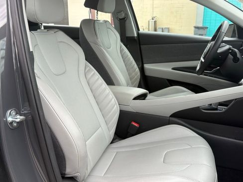 Used 2024 Hyundai Elantra Limited FWD image 16