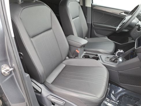 Used 2024 Volkswagen Tiguan SE image 10