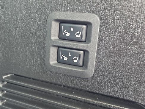 Used 2023 Nissan Armada Platinum w/ Captain's Chairs Package image 11