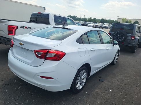 Used 2019 Chevrolet Cruze LS w/ LS Convenience Package FWD image 3