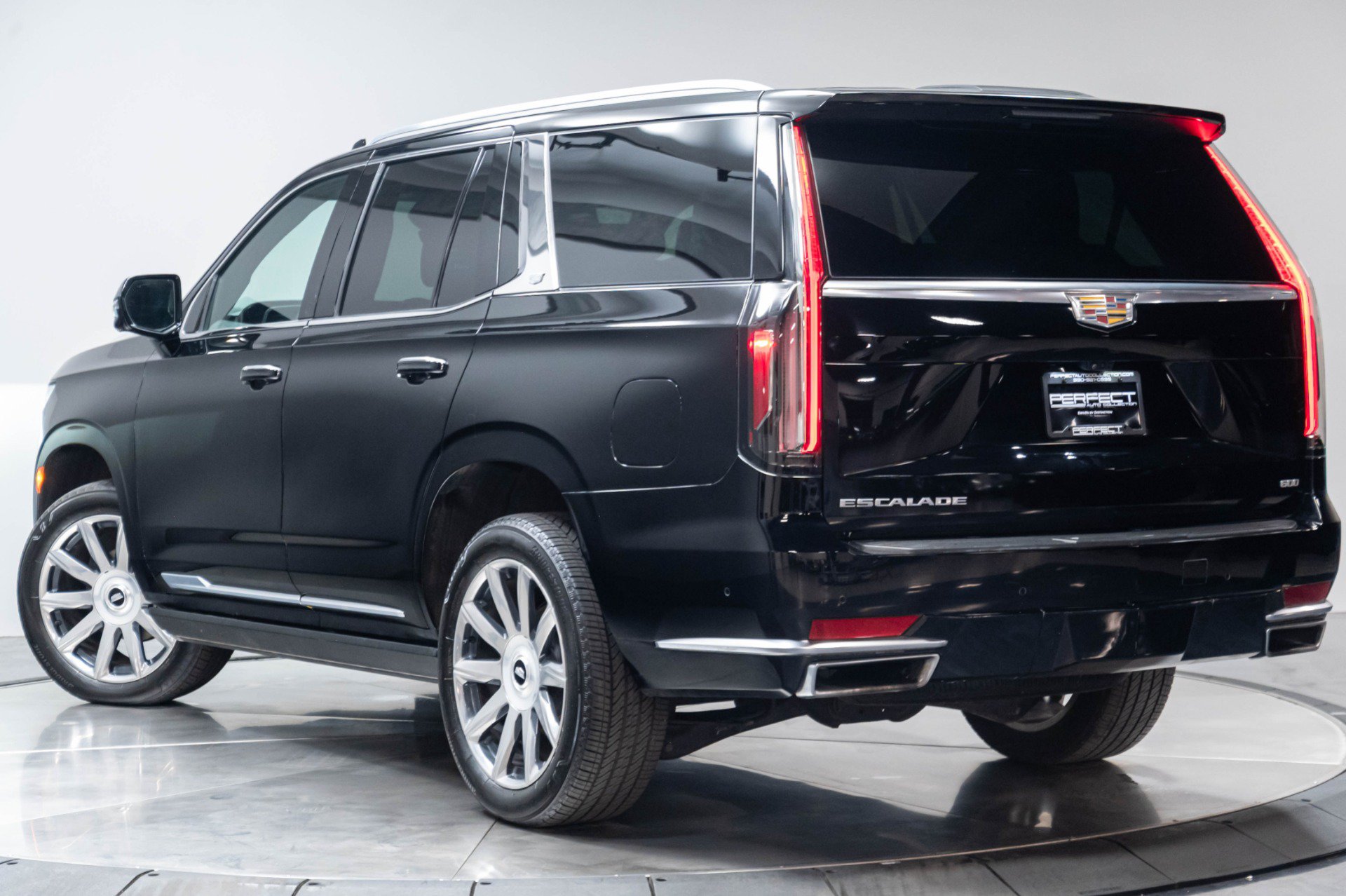 Used 2024 Cadillac Escalade Premium Luxury Platinum AWD/4WD image 33