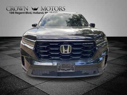 Used 2025 Honda Pilot Black Edition image 9