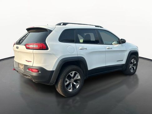 Used 2017 Jeep Cherokee Trailhawk AWD/4WD image 3