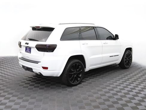 Used 2017 Jeep Grand Cherokee Altitude AWD/4WD image 9