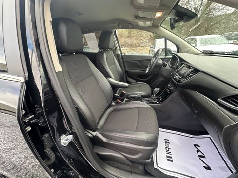 Used 2022 Buick Encore Preferred w/ Safety Package image 21