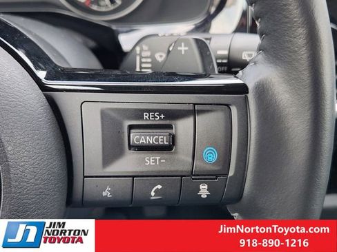 Used 2025 Nissan Pathfinder SL FWD image 30
