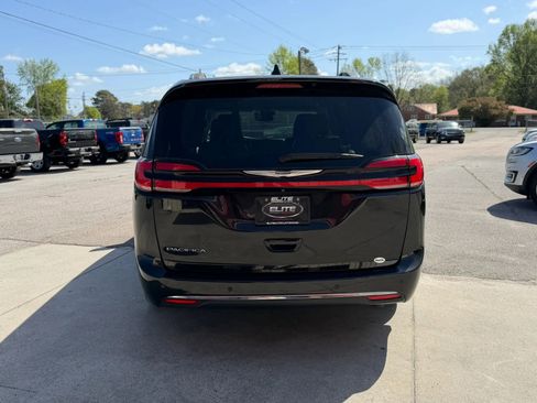 Used 2021 Chrysler Pacifica Touring-L image 8