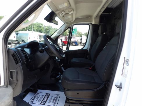 Used 2025 RAM ProMaster 2500 w/ U-Haul Equipment Group FWD image 17