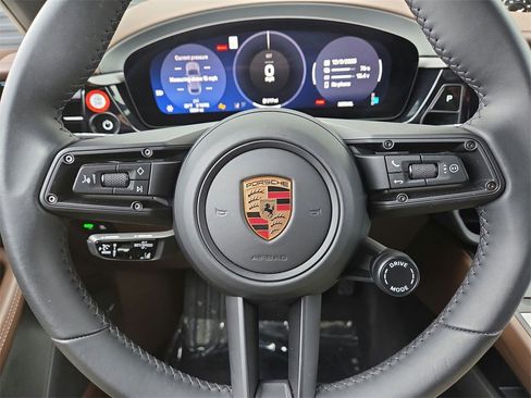 Used 2025 Porsche Macan Electric image 9