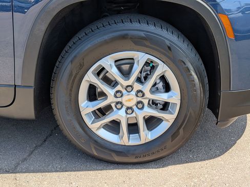Used 2022 Chevrolet Traverse LS FWD image 7