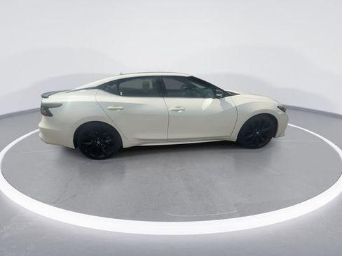 Used 2022 Nissan Maxima SR w/ Sport Mat Group FWD image 9