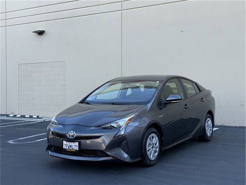 Used 2016 Toyota Prius Two image 27