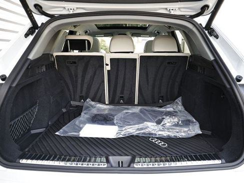 Certified 2025 Audi Q5 Premium image 29