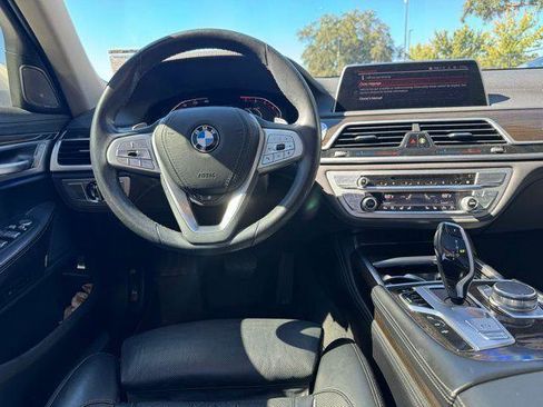 Used 2020 BMW 740i image 19