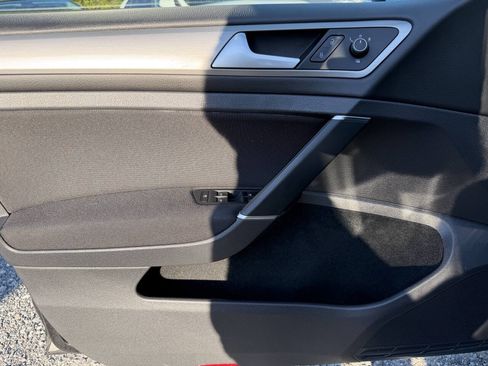 Used 2016 Volkswagen Golf S FWD image 15