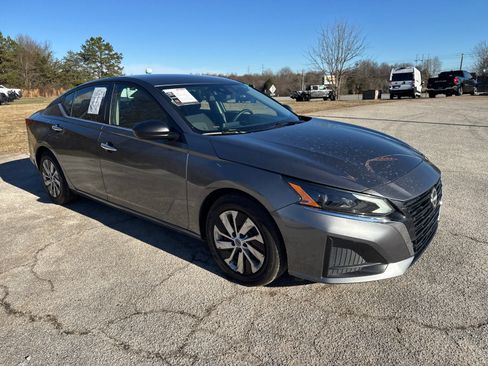 Used 2024 Nissan Altima 2.5 S image 3