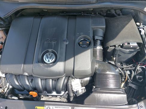 Used 2013 Volkswagen Golf 4-Door FWD image 26