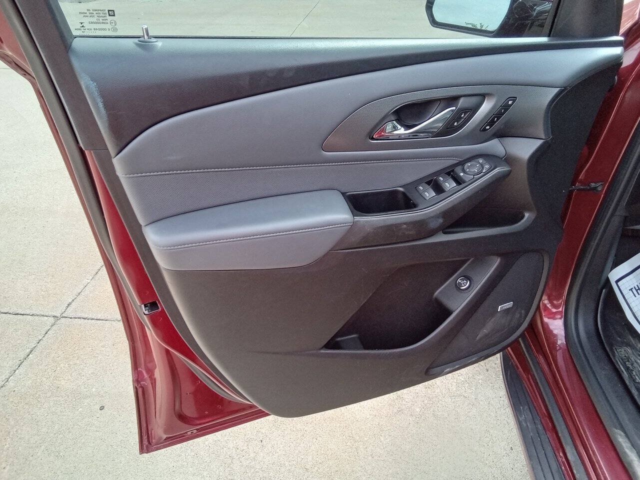 Used 2018 Chevrolet Traverse Premier w/ Driver Confidence II Package FWD image 17