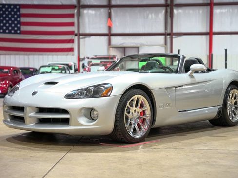 Used 2004 Dodge Viper SRT-10 image 1