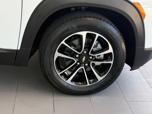 Used 2024 Chevrolet TrailBlazer LT w/ Driver Confidence Package FWD image 9