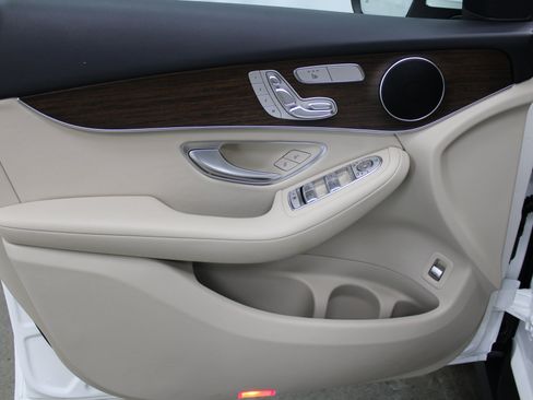 Used 2022 Mercedes-Benz GLC 300 4MATIC image 12