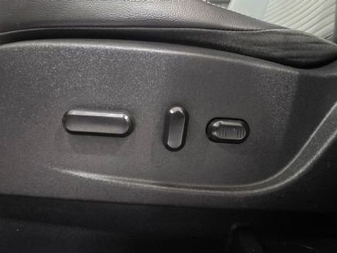 Used 2017 Ford Escape SE w/ Equipment Group 201A image 16