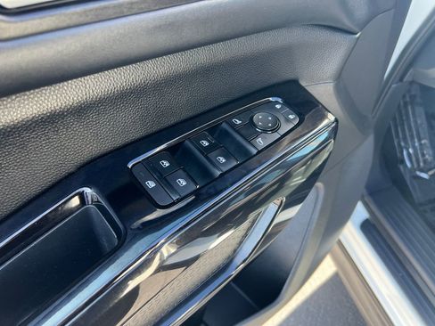 Used 2022 Nissan Pathfinder SV image 13