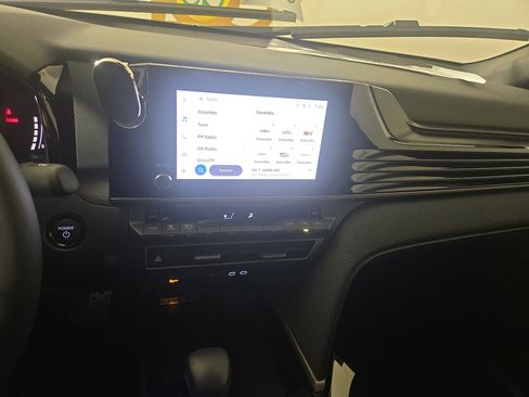 Used 2025 Toyota Camry SE image 22