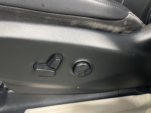 Used 2024 Chrysler Pacifica Touring-L image 17