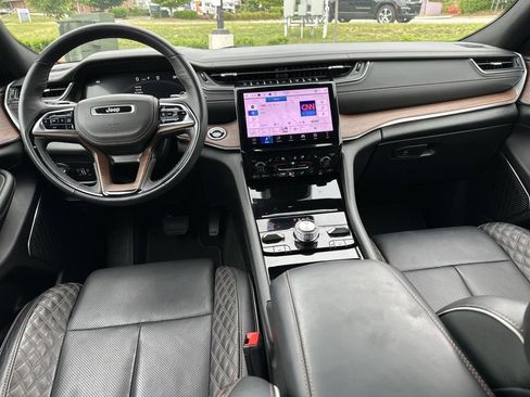 Certified 2025 Jeep Grand Cherokee Summit AWD/4WD image 10