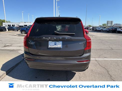 Used 2023 Volvo XC90 B5 Core AWD/4WD image 4
