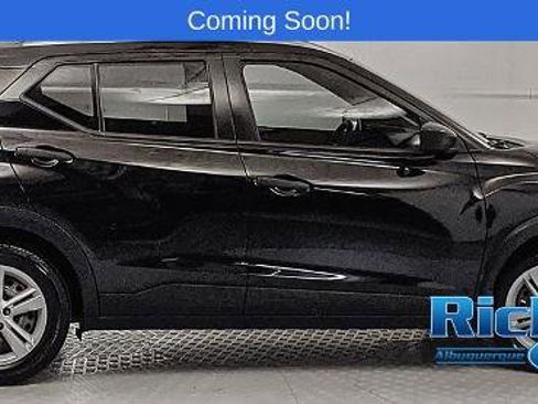 Used 2018 Nissan Kicks S FWD image 2