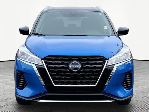 Used 2023 Nissan Kicks SV image 2