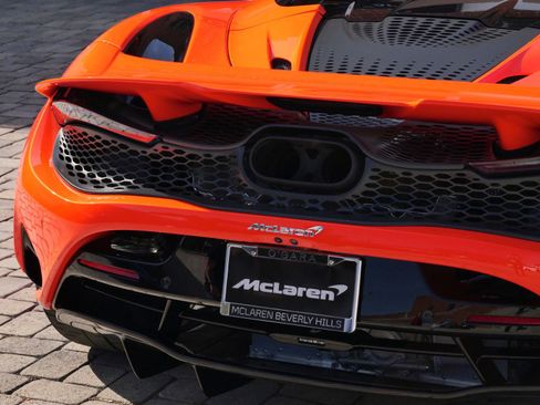 Used 2024 McLaren 750S Spider RWD image 13