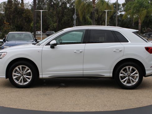 Certified 2025 Audi Q3 2.0T Premium w/ Convenience Package AWD/4WD image 2