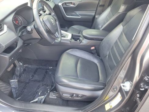 Used 2020 Toyota RAV4 XLE Premium FWD image 10