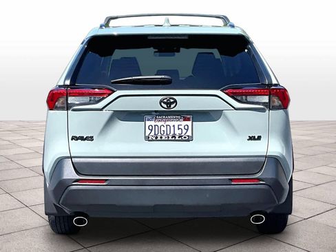 Used 2022 Toyota RAV4 XLE w/ Convenience Package FWD image 6