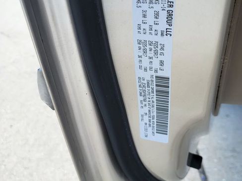Used 2015 Chrysler Town & Country Touring FWD image 21