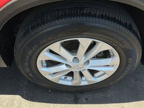 Used 2015 Nissan Rogue SV FWD image 17