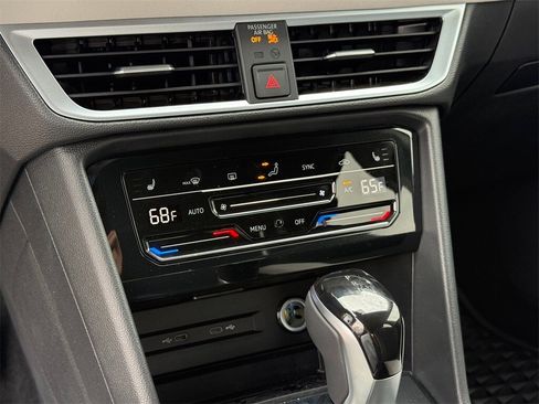 New 2025 Volkswagen Taos SE image 22