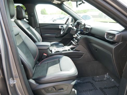 Certified 2024 Ford Explorer ST-Line w/ Class IV Trailer Tow Package AWD/4WD image 15