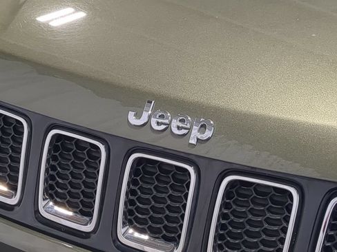 Used 2018 Jeep Compass Latitude w/ Cold Weather Group AWD/4WD image 12