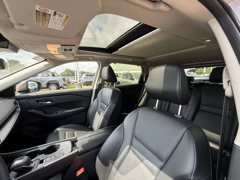 Used 2025 Nissan Rogue SV w/ SV Premium Package image 28