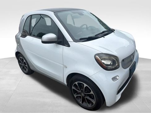 Used 2016 smart fortwo passion RWD image 6