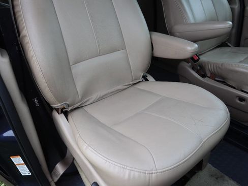 Used 2002 Ford Windstar SEL FWD image 18