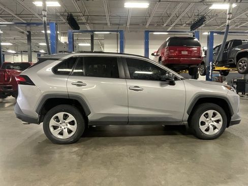 Used 2021 Toyota RAV4 LE image 9