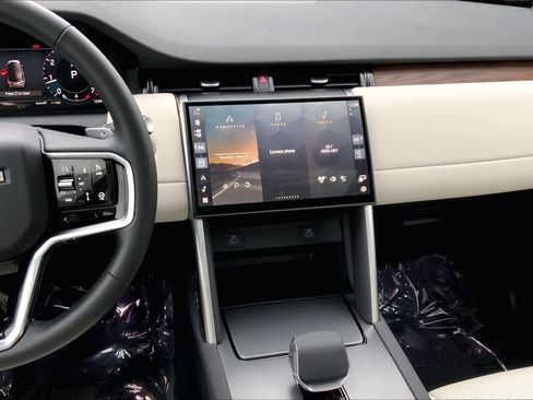 Used 2025 Land Rover Discovery Sport S image 6