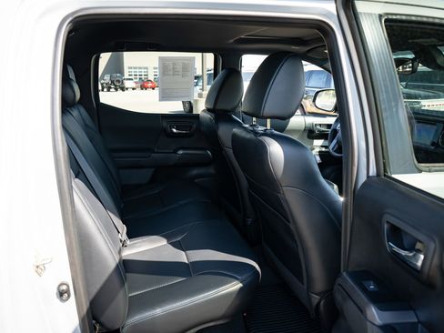 Used 2019 Toyota Tacoma TRD Off-Road AWD/4WD image 20