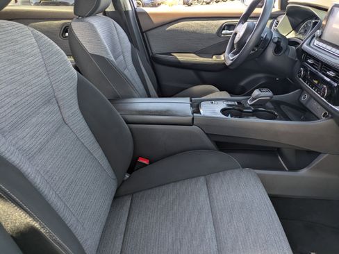 Used 2021 Nissan Rogue SV FWD image 12